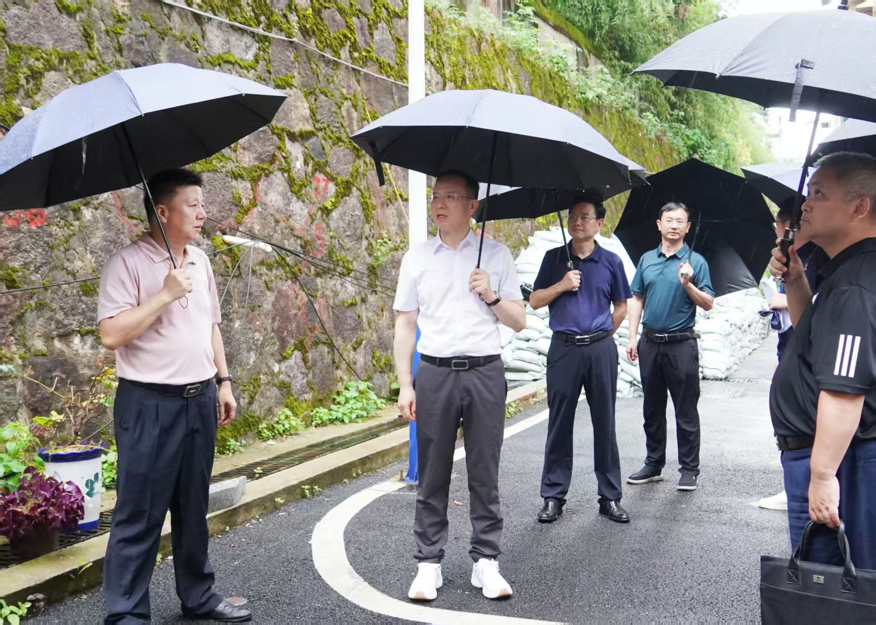谈文胜以“四不两直”方式检查督导端午节前安全生产和维护社会稳定工作
